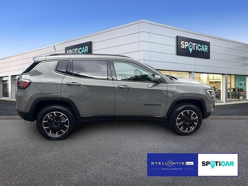 Gebraucht Jeep Compass Trailhawk 179 PS (131 kW) 2021 Schwarz SUV
