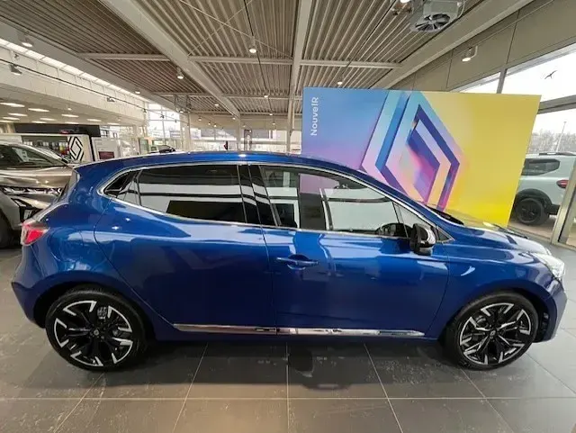Gebraucht Renault Clio Techno 91 PS (66 kW) 2024 Ironblau metallic (blau) Kleinwagen