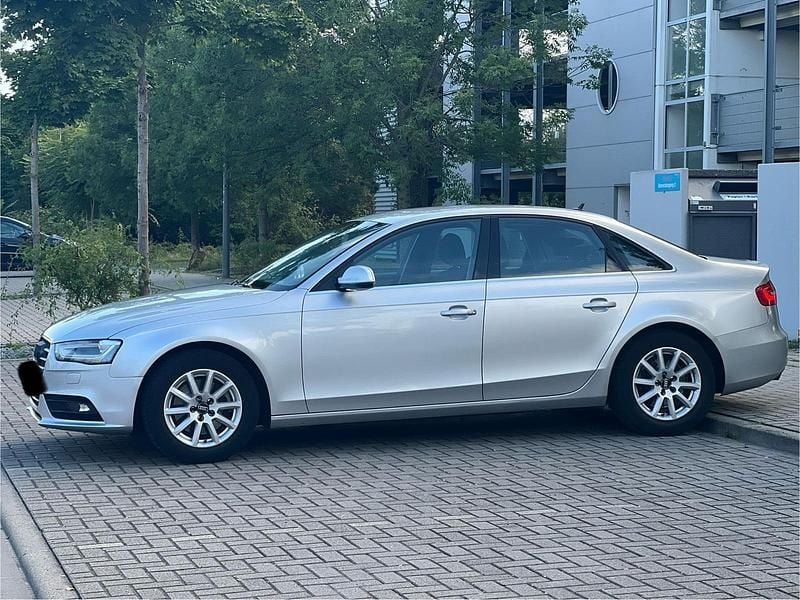 Silber Gebraucht 2012 Audi A4 Limousine | 8.600 € (Guter Preis) - Bild 1/4