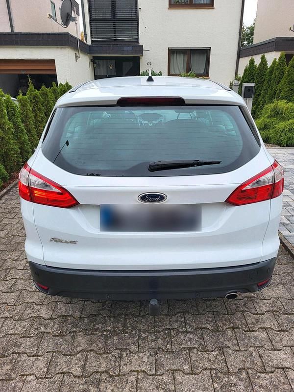 Gebraucht Ford Focus Titanium 140 PS (102 kW) 2014 Weiß Kombi
