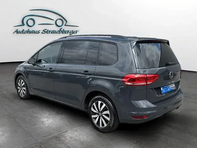 Gebraucht VW Touran Comfortline 150 PS (110 kW) 2023 Grau Van / Kleinbus