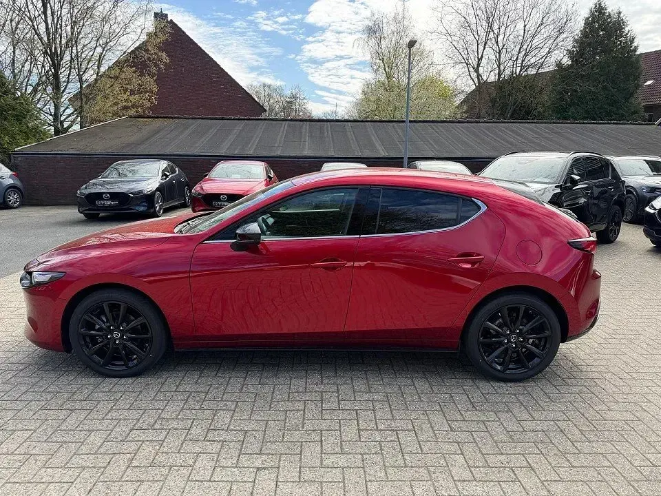 Neu Mazda 3 Homura-Line 186 PS (136 kW) 2025 Rot Limousine