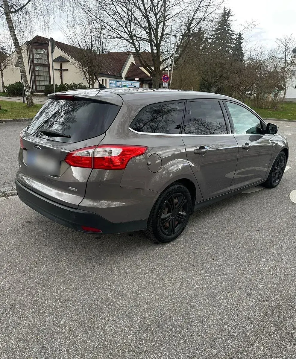 Używany Ford Focus Titanium 125 KM (91 kW) 2014 Srebrny Kombi