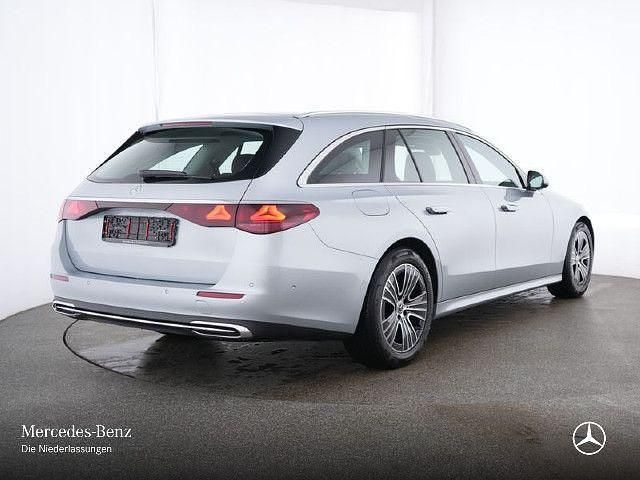 Silber Gebraucht 2024 Mercedes E200 Advanced Limousine | 43.590 € (Superpreis) - Bild 1/3