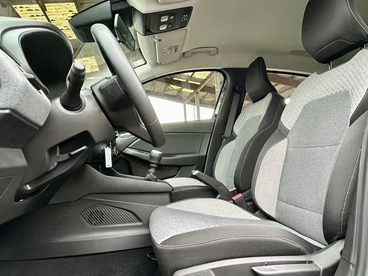 Usado Renault Clio V Evolution 91 HP (66 kW) 2025 Cinzento Citadino