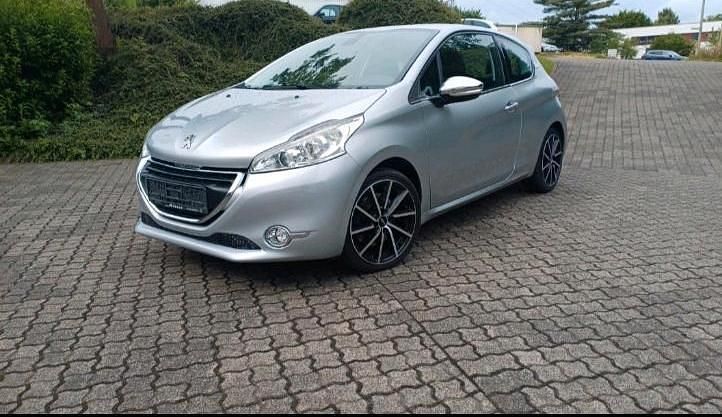 Silber Gebraucht 2014 Peugeot 208 Allure Kleinwagen | 6.500 € (Fairer Preis) - Bild 1/4