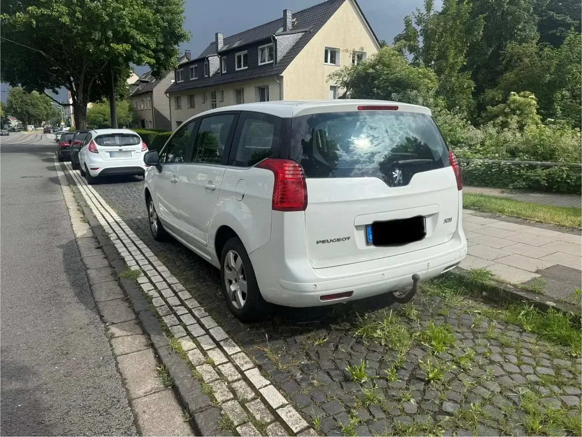 Gebraucht Peugeot 5008 115 PS (84 kW) 2013 Weiß Van / Kleinbus