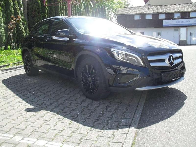 Gebraucht Mercedes GLA180 Urban 109 PS (80 kW) 2017 Schwarz SUV