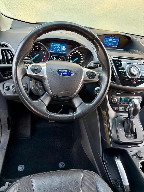 Grau Gebraucht 2014 Ford Kuga Individual SUV | 12.900 € - Bild 1/4