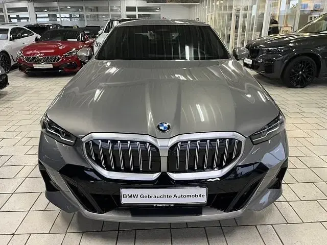 Gebraucht BMW 520 M Sport 190 PS (139 kW) 2025 Grau Limousine