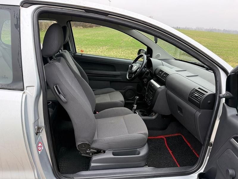 Gebraucht VW Fox 54 PS (39 kW) 2006 Silber Kleinwagen