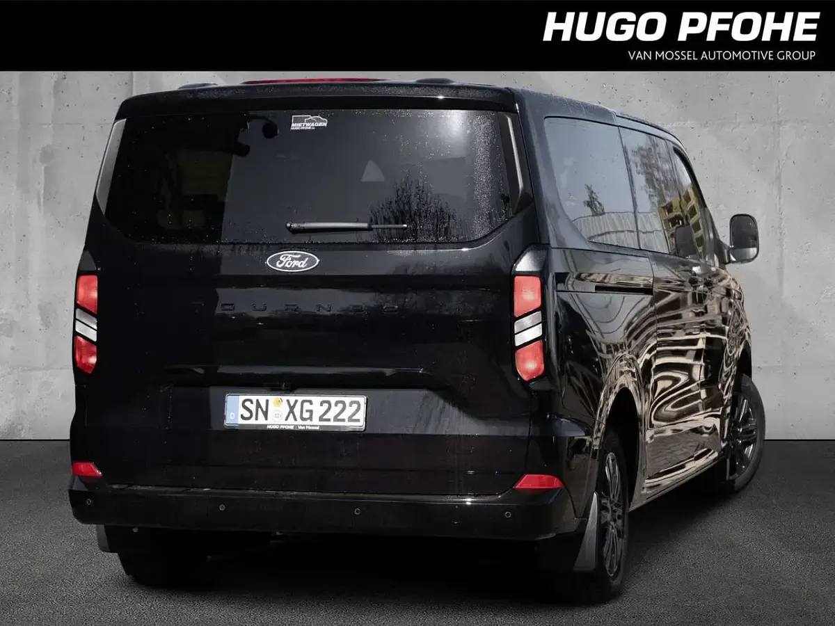 Gebraucht Ford Tourneo Custom Titanium 170 PS (125 kW) 2026 Agate black metallic Van