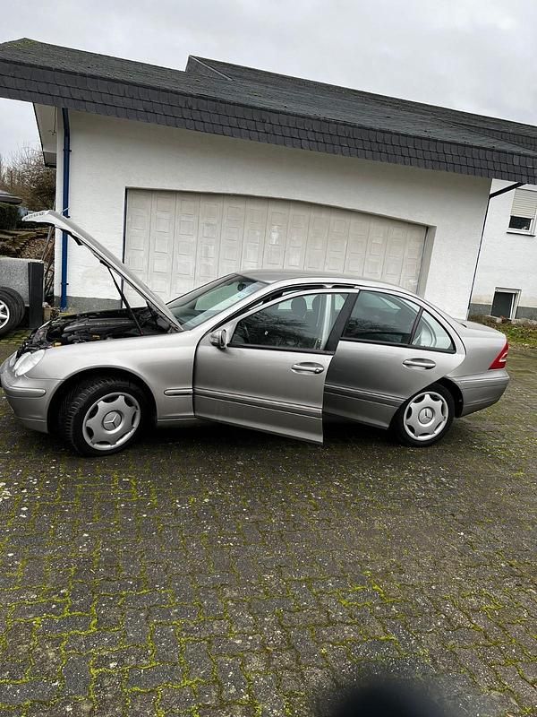 Gebraucht Mercedes C240 Elegance 170 PS (125 kW) 2004 Grau Limousine