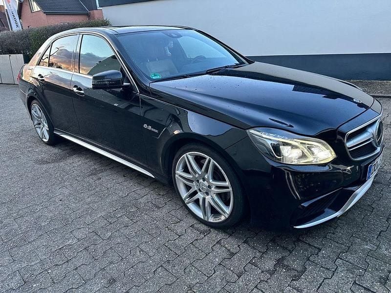 Gebraucht Mercedes E500 Elegance 387 PS (284 kW) 2011 Schwarz Limousine