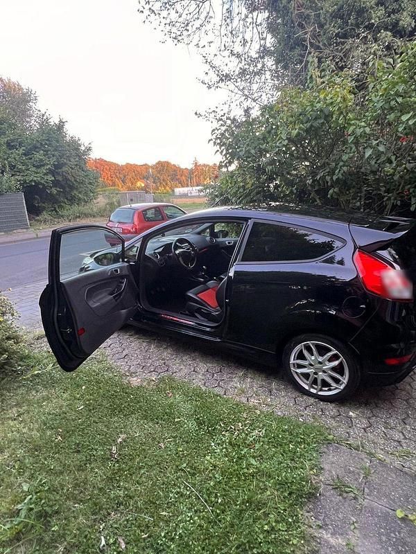 Gebraucht Ford Fiesta 182 PS (133 kW) 2015 Schwarz Coupé