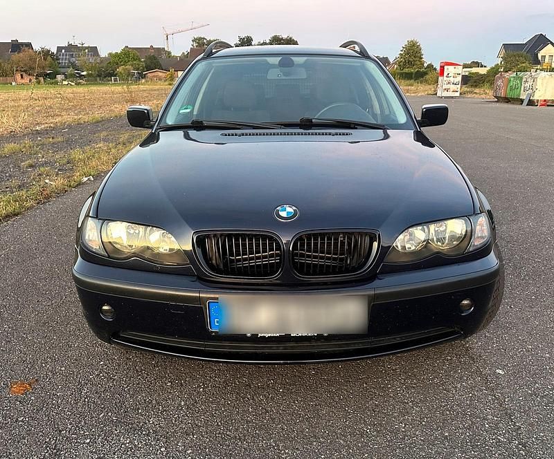 Blau Gebraucht 2003 BMW 316 Kombi | 1.550 € - Bild 1/4