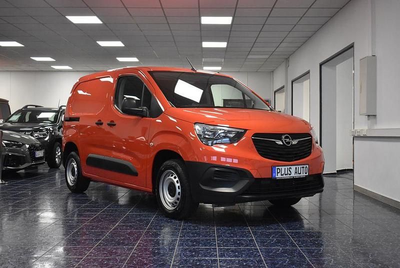 Rot Gebraucht 2021 Opel Combo Selection Van / Kleinbus | 12.870 € (Superpreis) - Bild 1/4
