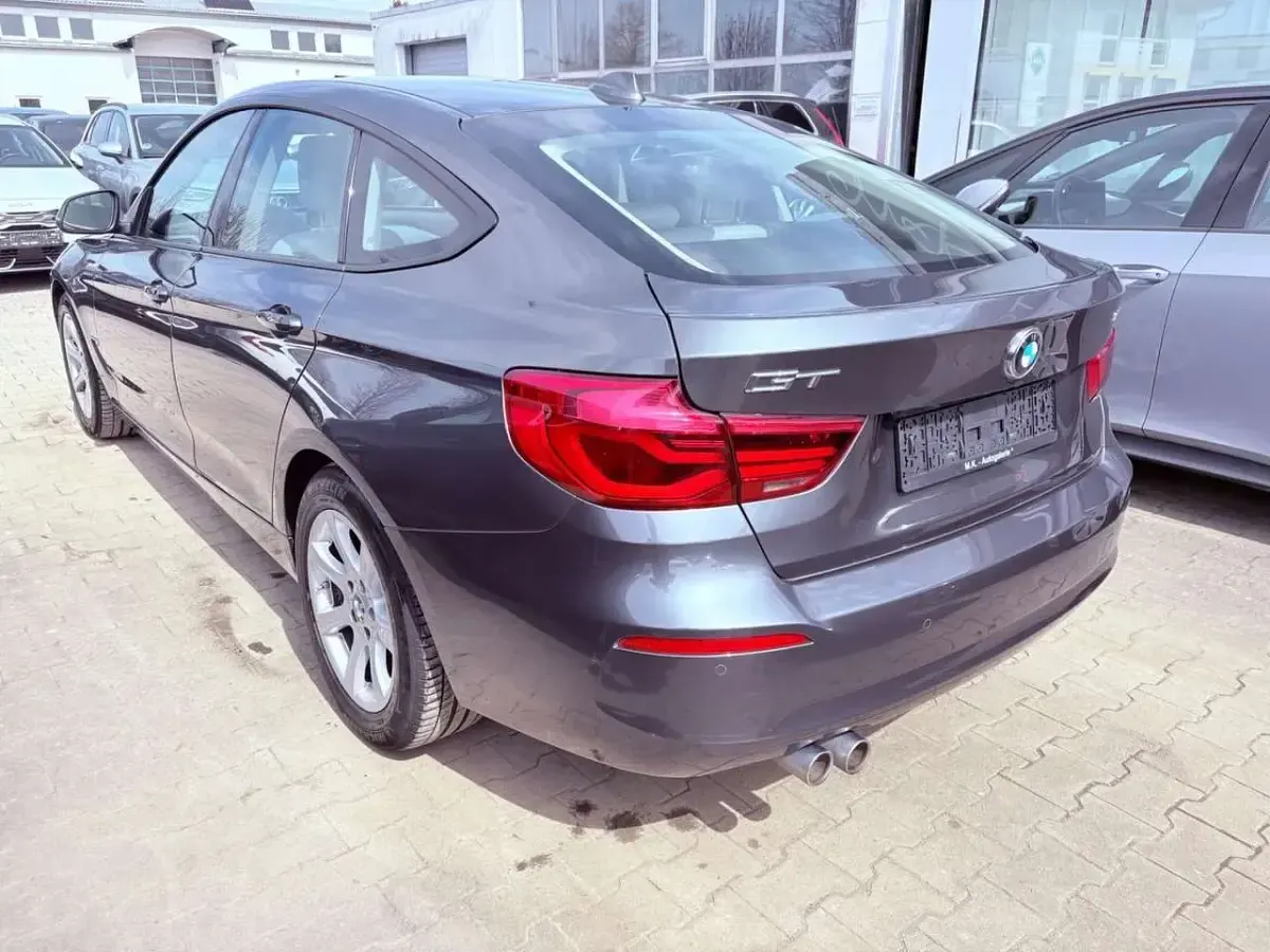 Gebraucht BMW 320 184 PS (135 kW) 2019 Grau Limousine