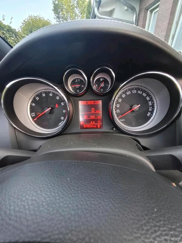 Schwarz Gebraucht 2018 Opel Cascada Ultimate Cabrio | 15.199 € (Fairer Preis) - Bild 1/4