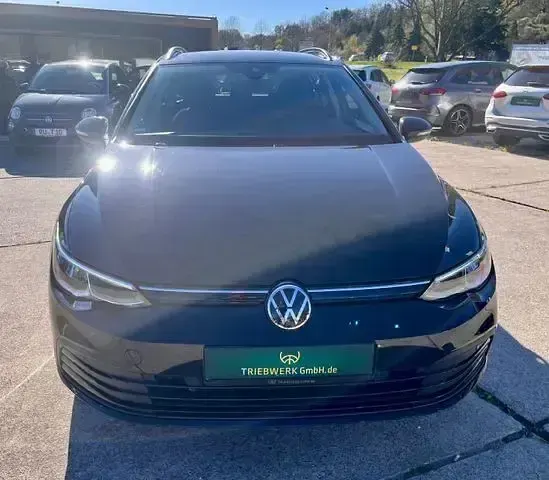 Gebraucht VW Golf VIII Life 150 PS (110 kW) 2022 Schwarz Kombi