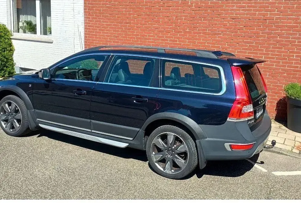 Gebraucht Volvo XC70 181 PS (133 kW) 2016 Blau Kombi