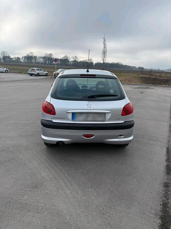 Gebraucht Peugeot 206 75 PS (55 kW) 2007 Silber Kleinwagen