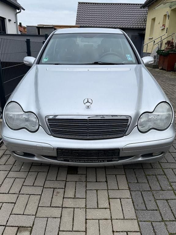 Gebraucht Mercedes C180 Classic 129 PS (94 kW) 2001 Orange Limousine