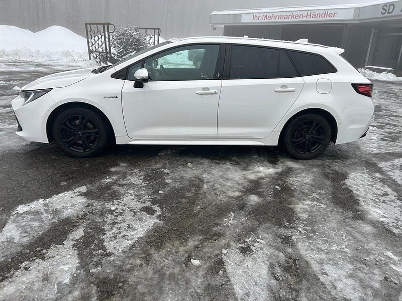 Gebraucht Toyota Corolla Team 152 PS (111 kW) 2022 Weiß Kombi