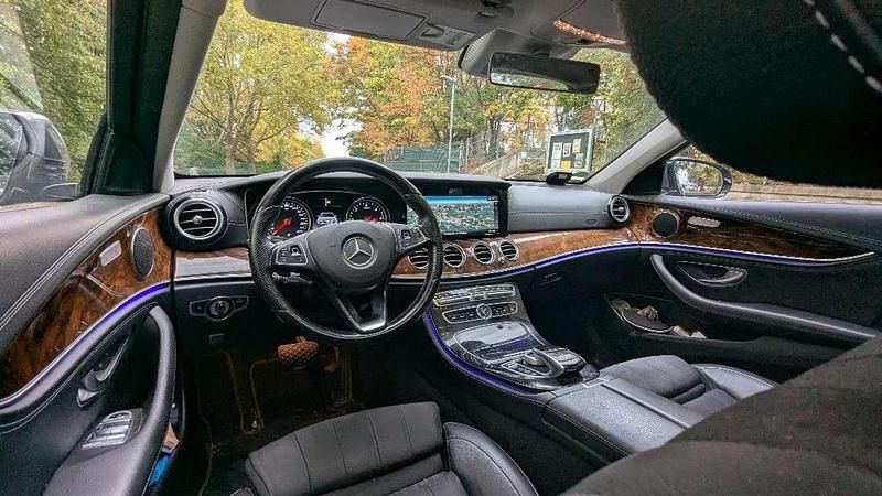 Gebraucht Mercedes E220 Exclusive 194 PS (142 kW) 2017 Grau Kombi