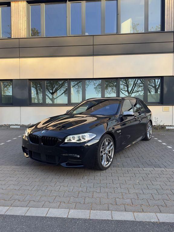 Używany BMW M550 Performance 381 KM (280 kW) 2014 Czarny Sedan/Limuzyna