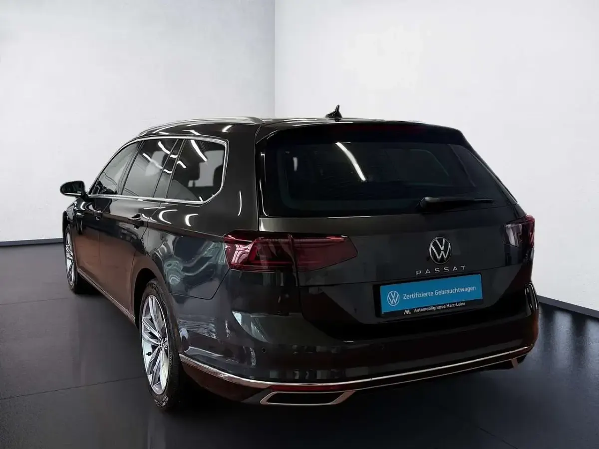 Gebraucht VW Passat Elegance 200 PS (147 kW) 2022 Grau Kombi