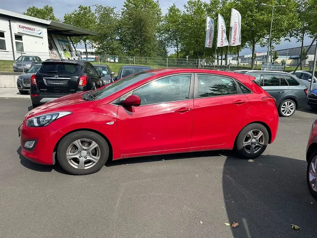 Gebraucht Hyundai i30 Classic 90 PS (66 kW) 2013 Rot Limousine