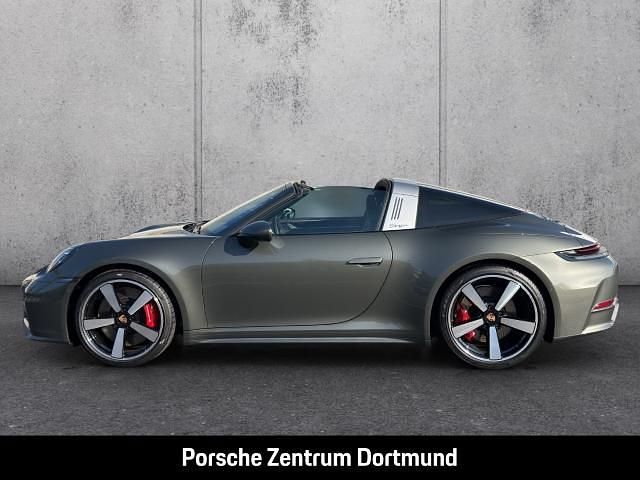 Neu Porsche 992 480 PS (353 kW) 2026 Aventuringrünmetallic Coupé