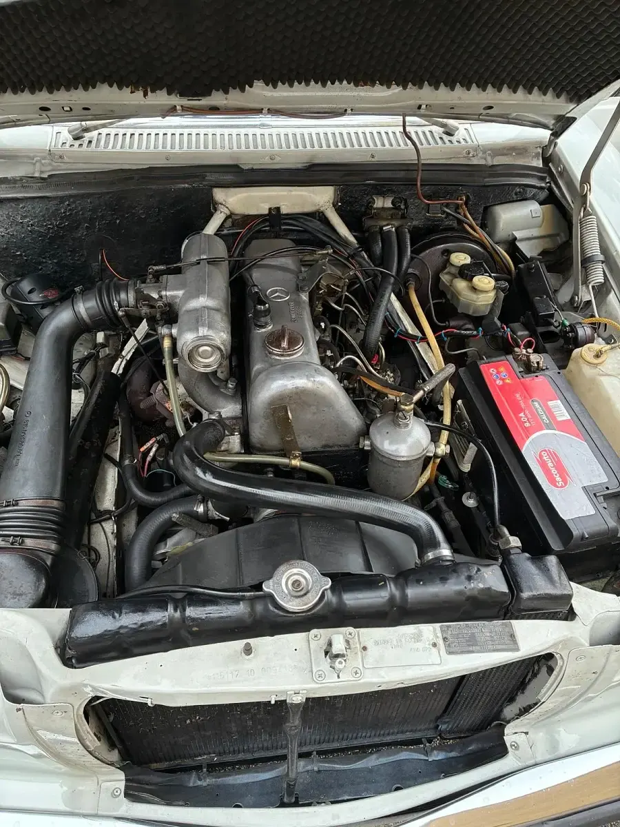 Gebraucht Mercedes W115 1976 Weiß Limousine