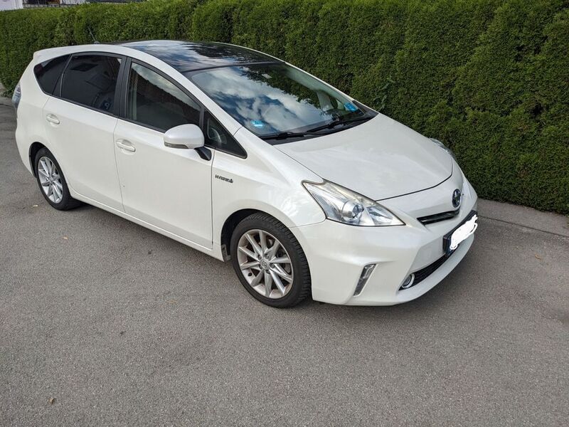 Weiß Gebraucht 2012 Toyota Prius+ Life Van / Kleinbus | 16.999 € (Teuer) - Bild 1/4