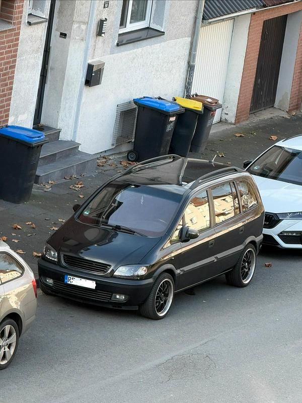 Schwarz Gebraucht 2001 Opel Zafira Van / Kleinbus | 1.000 € (Guter Preis) - Bild 1/4