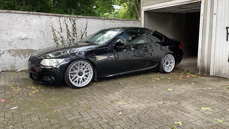 Schwarz Gebraucht 2012 BMW 335 M Sport Coupé | 21.999 € - Bild 1/4