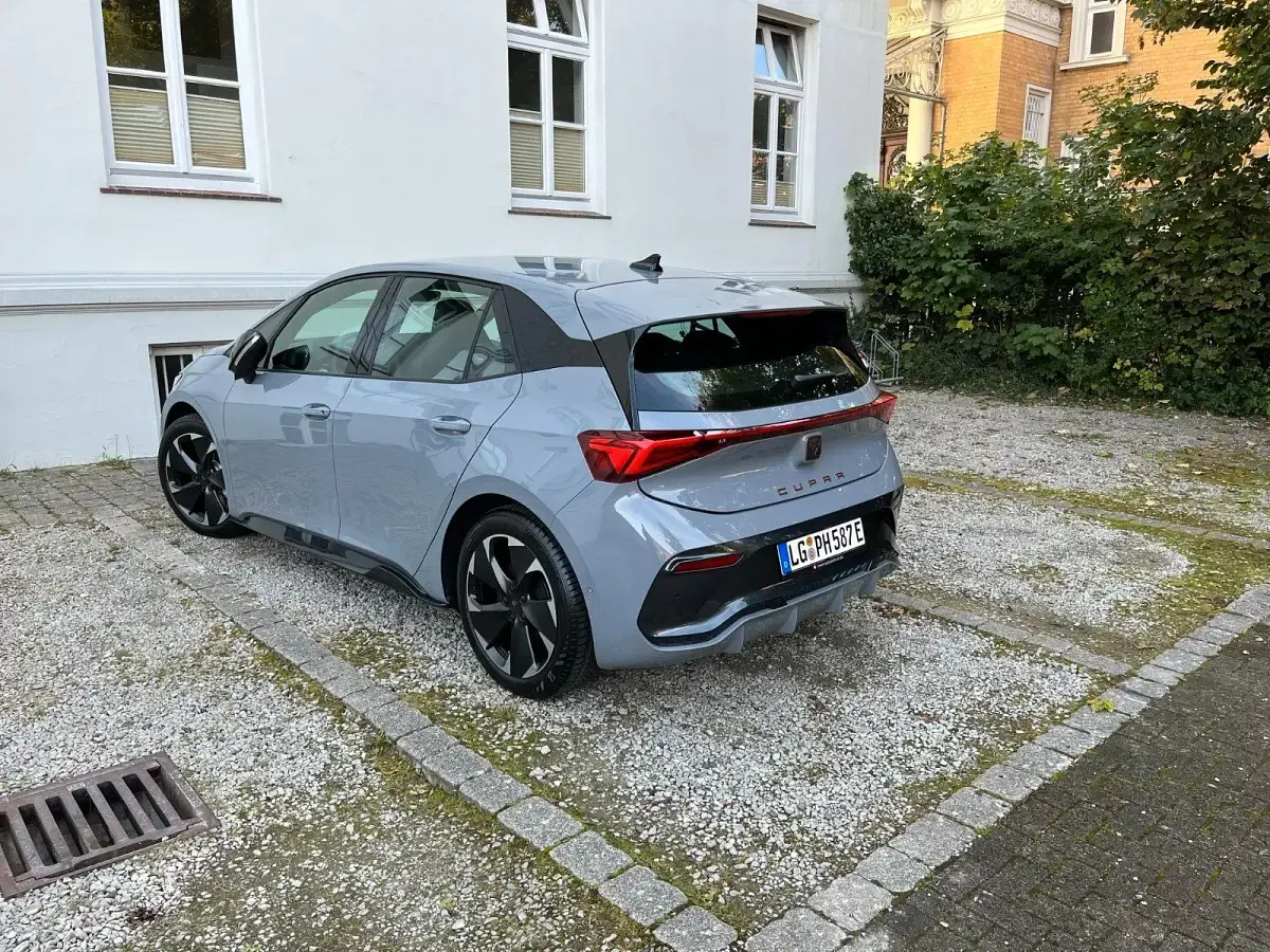 Używany Cupra Born 169 kW (231 KM) 2022 Szary Hatchback