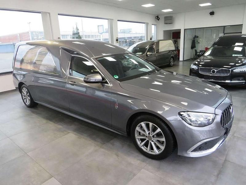 Gebraucht Mercedes E200 197 PS (144 kW) 2022 Grau Limousine