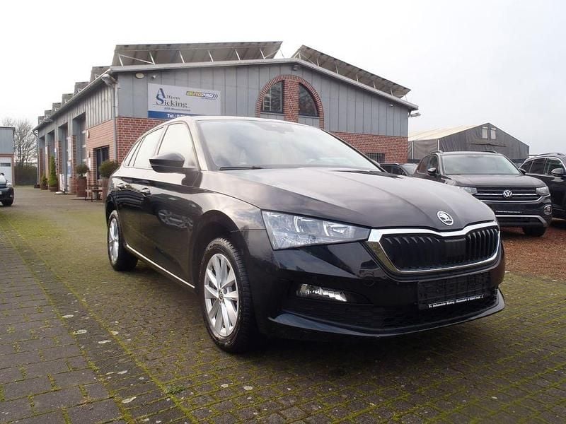 Schwarz Gebraucht 2024 Skoda Scala Ambition Kleinwagen | 19.979 € (Fairer Preis) - Bild 1/4