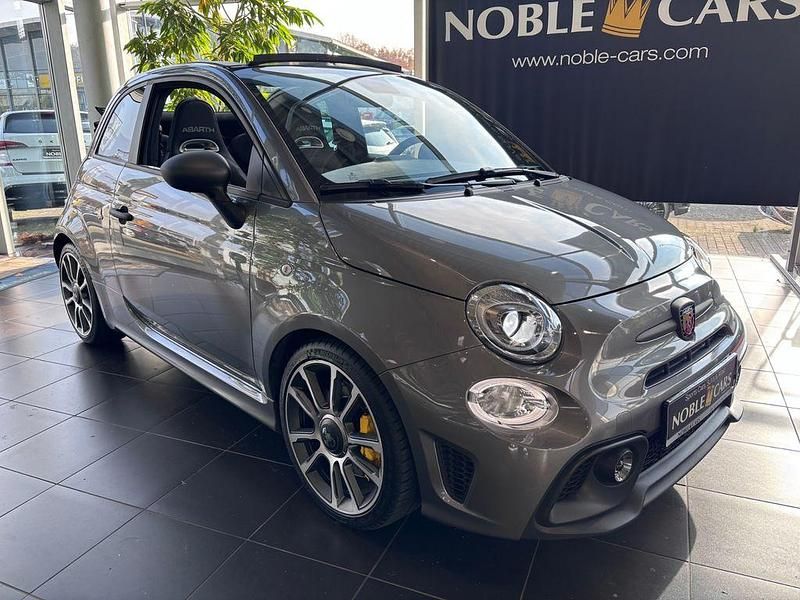 Record grau (metallic) Gebraucht 2024 Abarth 695C Cabrio | 35.990 € (Etwas zu teuer) - Bild 1/4