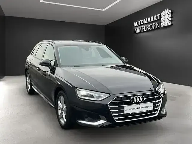 Second-hand Audi A4 Advanced 204 CP (150 kW) 2022 Negru Berlinǎ