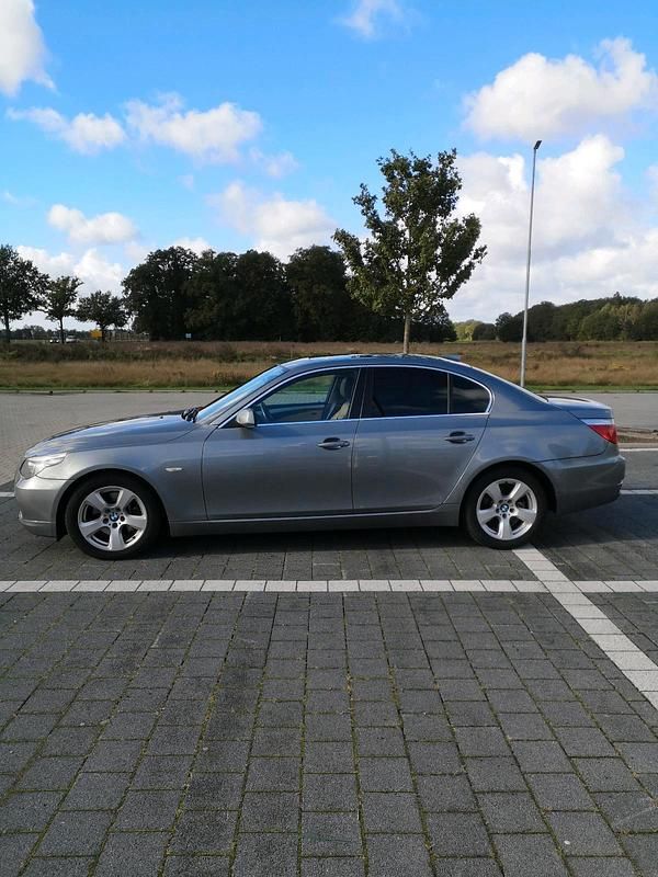 Gebraucht BMW 523 190 PS (139 kW) 2009 Grau Limousine