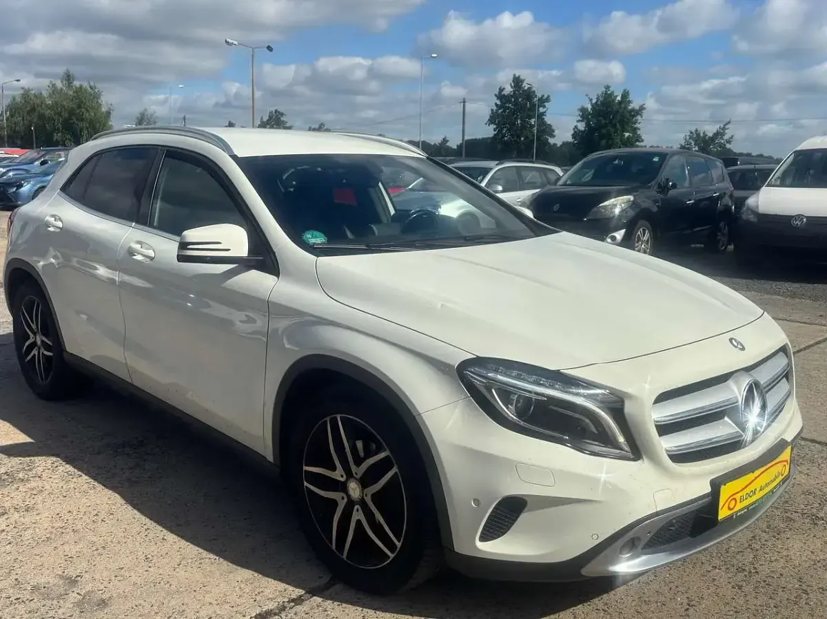 Gebraucht Mercedes GLA200 156 PS (114 kW) 2014 Calcitweiss  unilack SUV