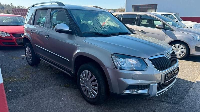Gebraucht Skoda Yeti LAURIN & KLEMENT 122 PS (89 kW) 2015 Beige SUV