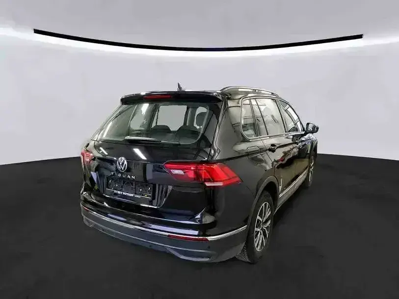 Gebraucht VW Tiguan Life 150 PS (110 kW) 2023 Schwarz SUV