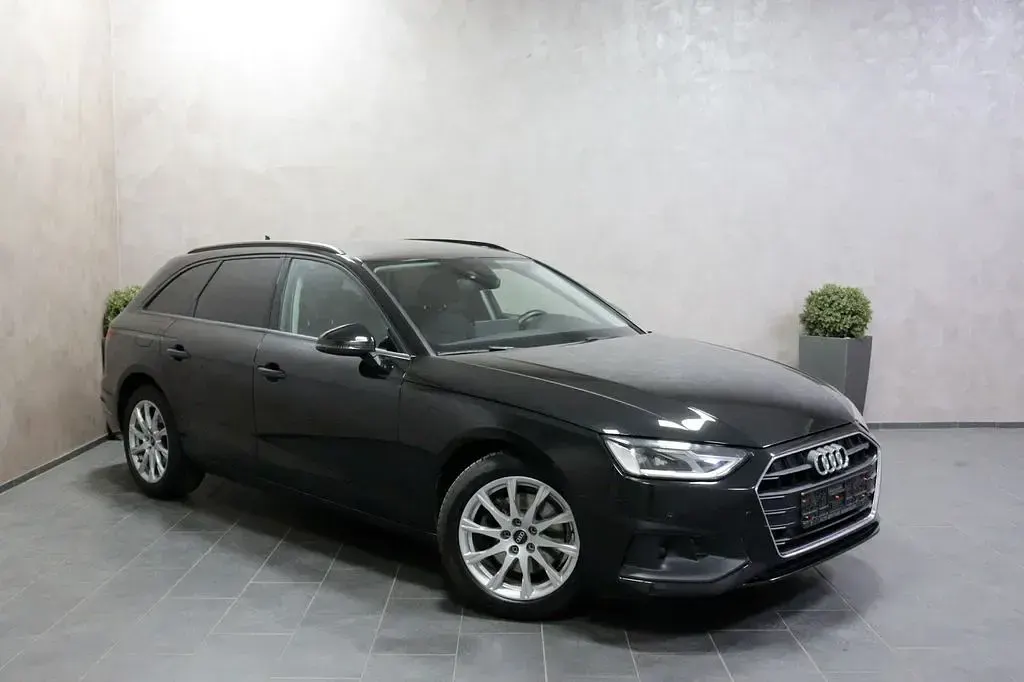 Gebraucht Audi A4 150 PS (110 kW) 2022 Schwarz Kombi