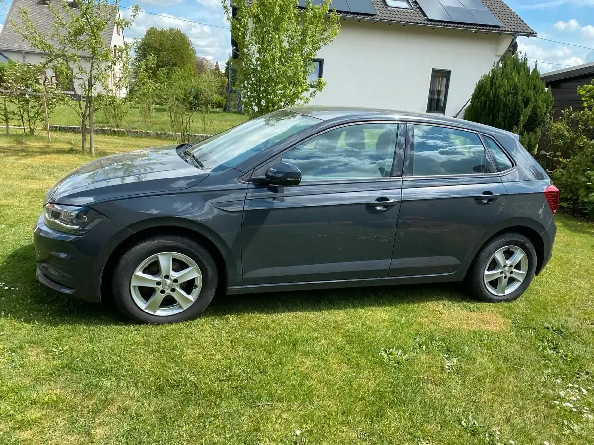 Używany VW Polo 90 KM (66 kW) 2018 Szary Hatchback
