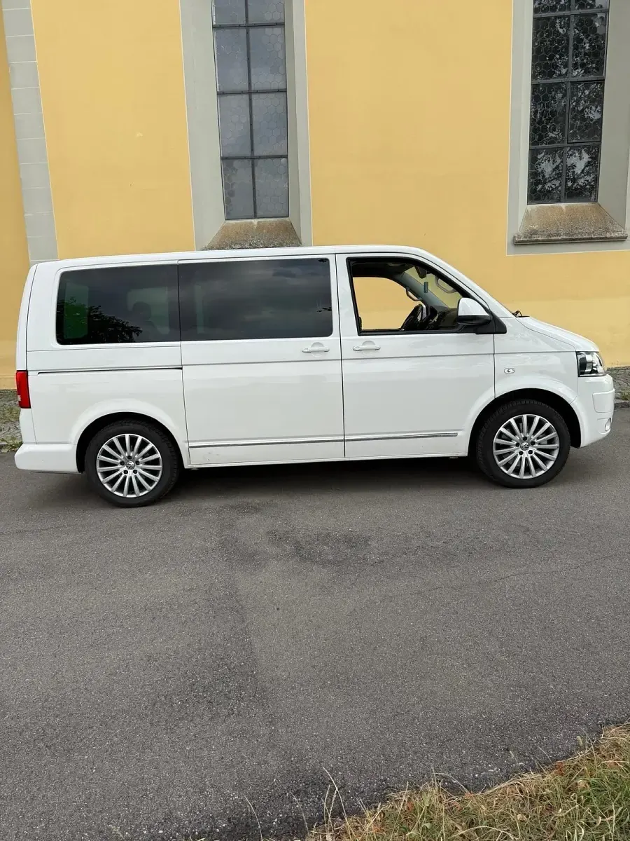Gebraucht VW Multivan Highline 179 PS (131 kW) 2012 Weiß Van / Kleinbus