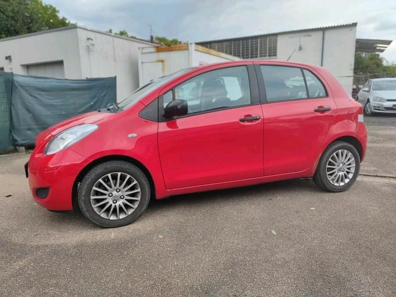 Silber Gebraucht 2009 Toyota Yaris Kleinwagen | 2.450 € (Superpreis) - Bild 1/4